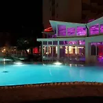 Plaza 4*