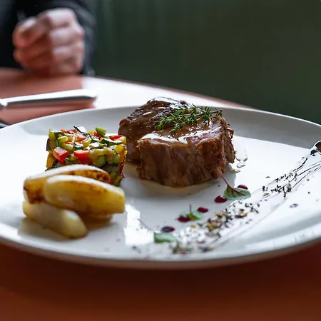 Plaza אבנו טרמה